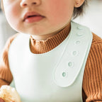 Green Sprouts Unisex Baby Silicone Scoop Bib - Image 5