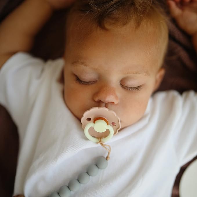 FRIGG Daisy Night Natural Rubber Baby Pacifier | Made in Denmark | BPA-Free - Image 4