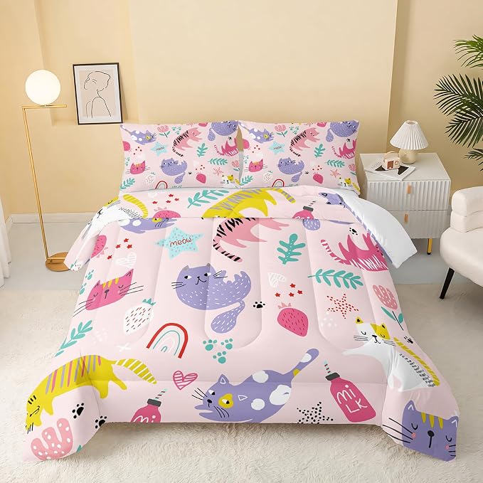 QOOMO Kawaii Cats Comforter King Size, Down Alternative, Soft and Lightweight by QOOMOHOME