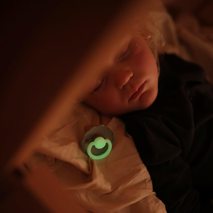 FRIGG Daisy Night Natural Rubber Baby Pacifier | Made in Denmark | BPA-Free - Image 3
